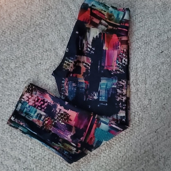 Onzie Crop Leggings - Picture 4 of 4